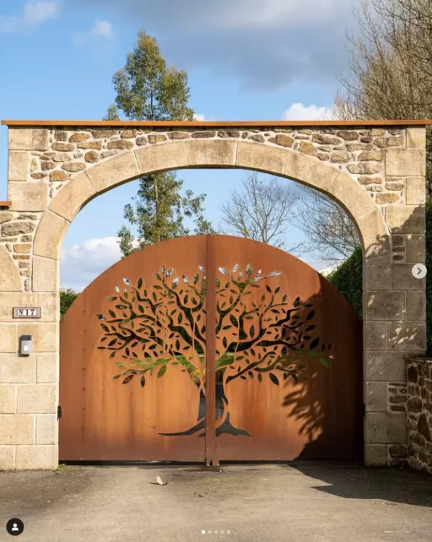 Création d'un portail personnalisé en acier corten à Saint-Brieuc, Saint-Brieuc, BERTHELOT METALLERIE