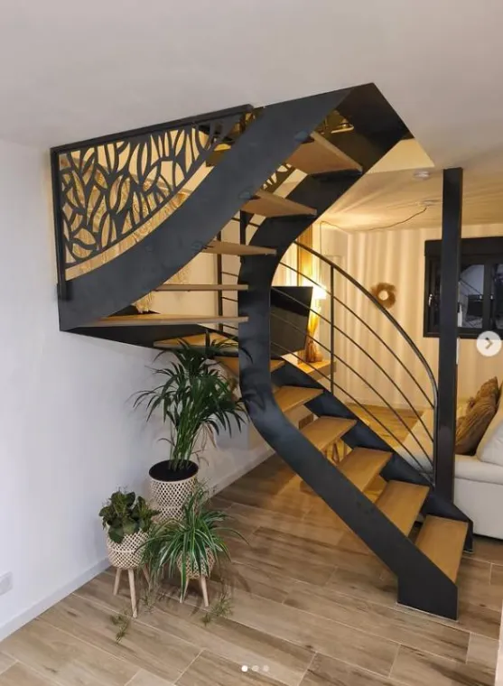 Création d'un escalier avec un garde-corps en acier brut à Saint-Brieuc, Saint-Brieuc, BERTHELOT METALLERIE