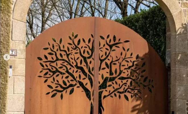 Création d'un portail personnalisé en acier corten à Saint-Brieuc, Saint-Brieuc, BERTHELOT METALLERIE