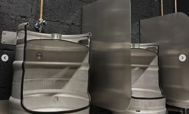 Fabrication d’urinoirs atypiques en fûts de bière et d’une auge d'un bar à Lamballe, Saint-Brieuc, BERTHELOT METALLERIE